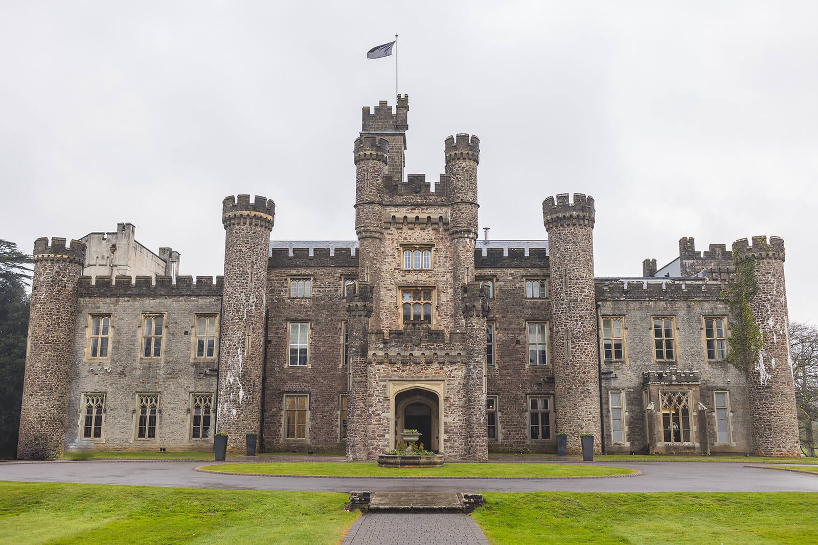 Weddings at Hensol Castle – A Carmarthenshire Wedding Photographer’s Guide