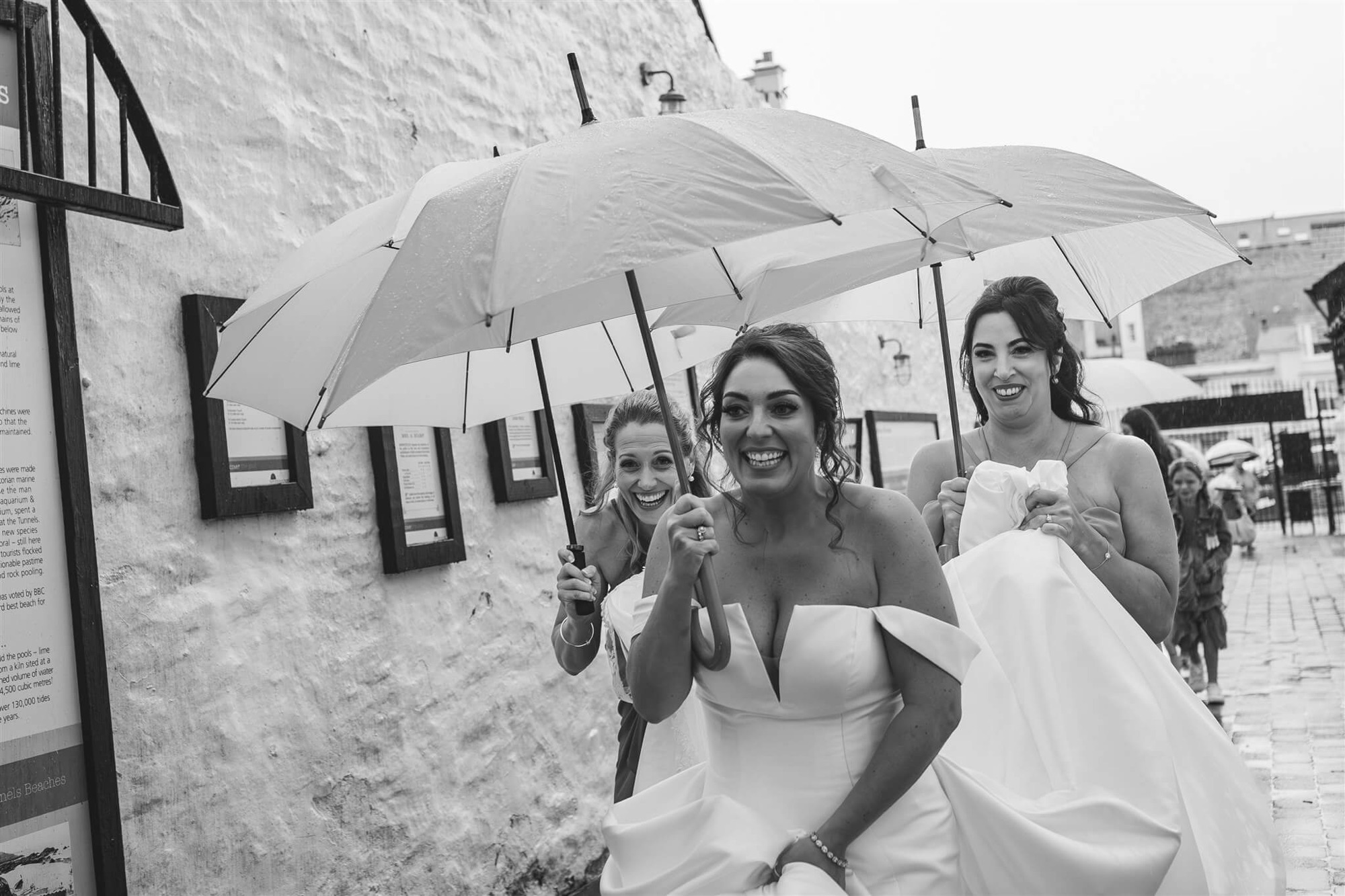 How To Handle Bad Weather On Your Wedding Day And Still Get Beautiful Photos